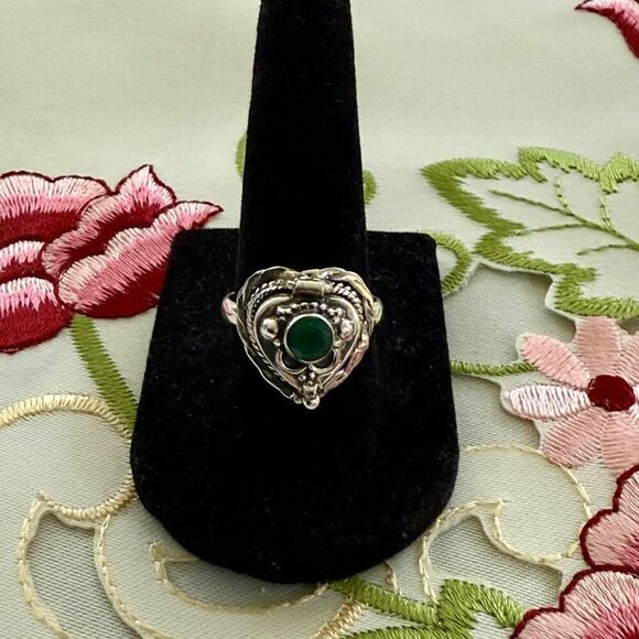Faceted Round Emerald Gemstone Poison Locket Box Heart Ring Sterling Silver Sz 8 - Picture 1 of 9